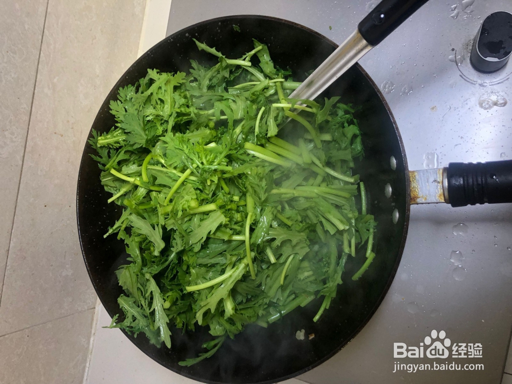 家常蒜片炒茼蒿