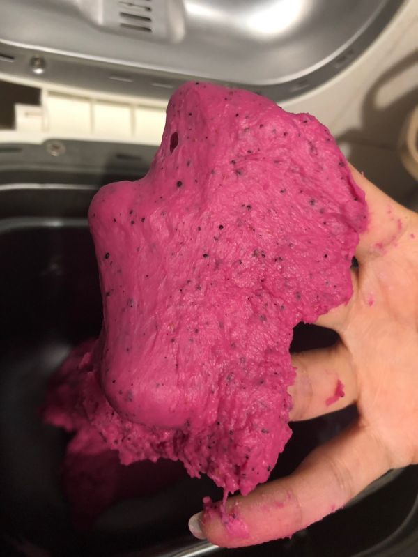 火龙果松软粉吐司