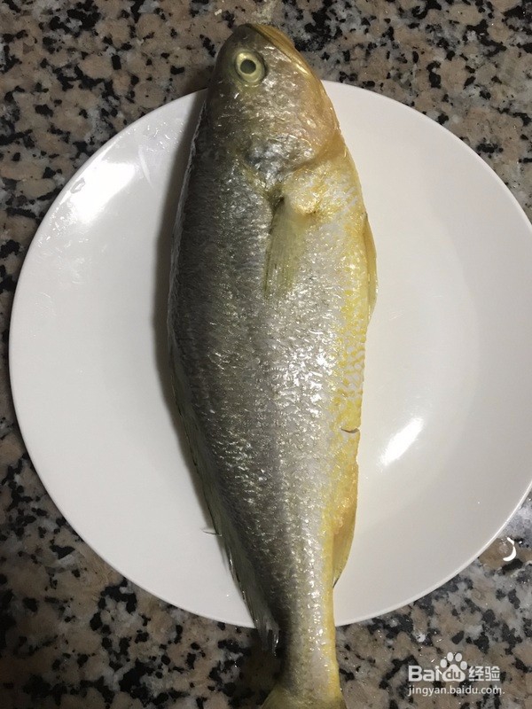 豆瓣蒸抱腌黄鱼