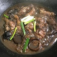 如何制作红酒香菇炖鸡