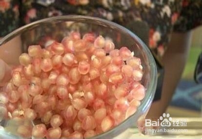 石榴不用一颗一颗剥来吃的方法