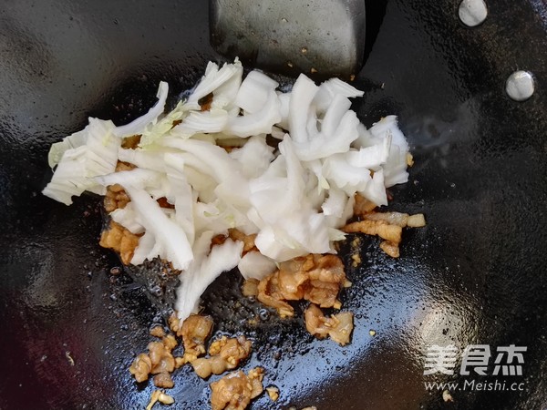 五花肉炒白菜