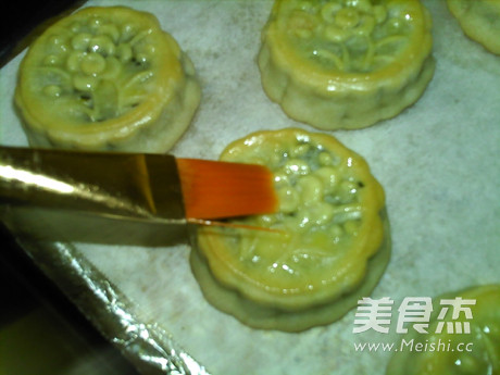 广式玉米黑芝麻月饼
