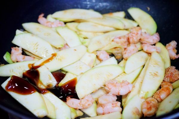 西葫芦鲜虾炒鸡蛋