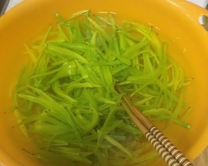 教你怎么做新鲜黄花菜炒鸡蛋