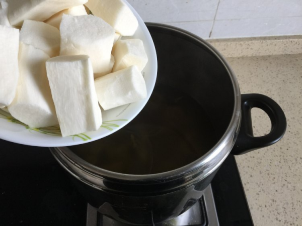 炖鸡汤时要不要把鸡油去扔掉