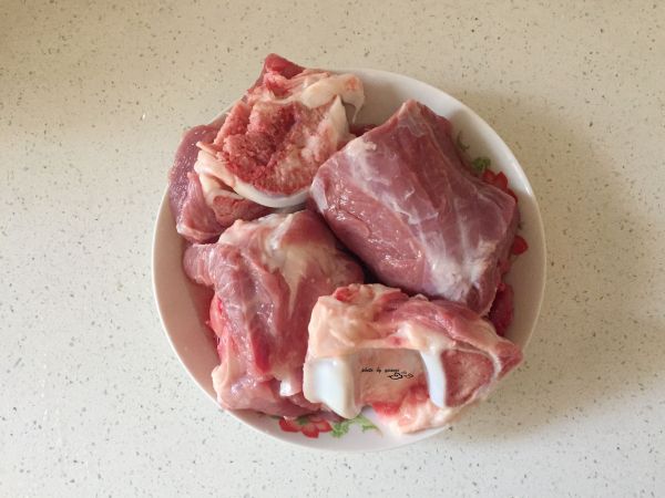 海带玉米筒骨汤