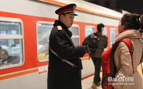 怎样根据高铁站台的地标找到车厢位置