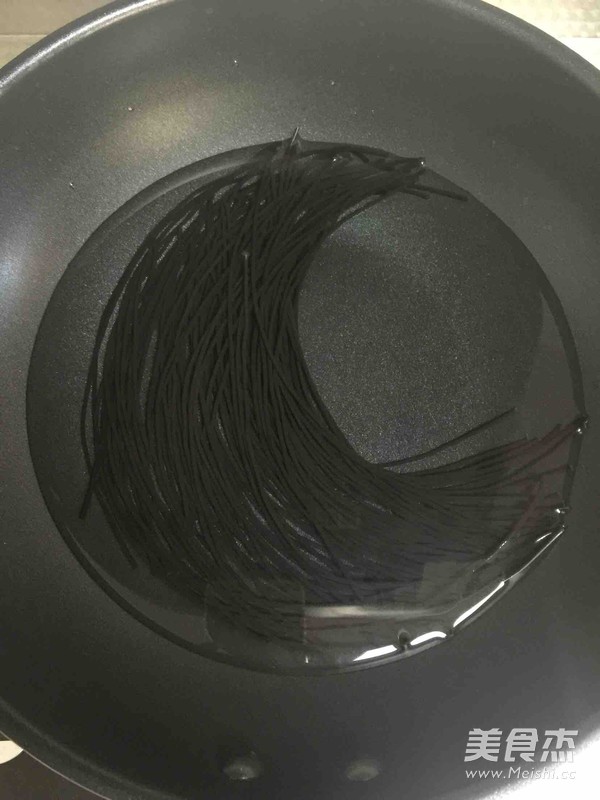 酸辣厥根粉的做法