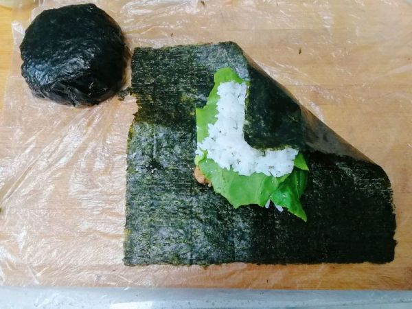 黑椒鸡腿海苔包饭