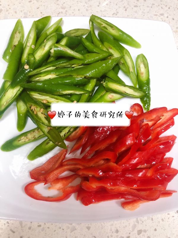 油爆尖椒小河虾