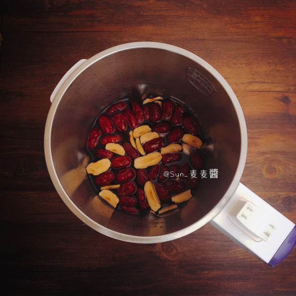 红枣花生黑米糊