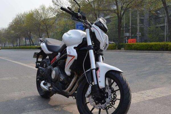 男式摩托车跟女式摩托车得区别在哪里