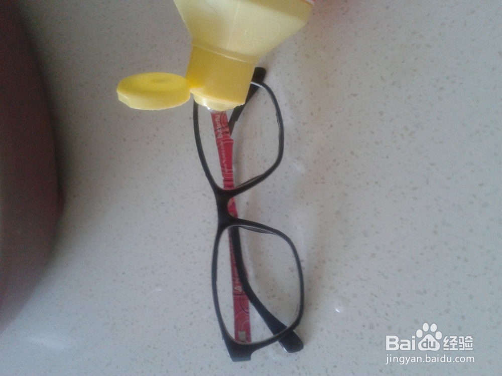 怎样清洗眼镜不会产生划痕