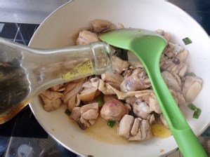 鸡酥栗糯汁浓味香——【红枣焖栗子鸡】