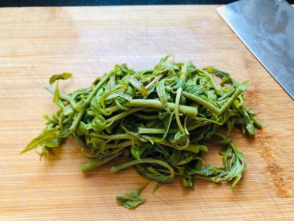 凉拌香椿松子豆腐