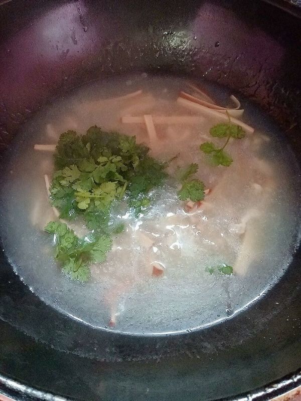 瘦肉鸡蛋干香菜羹