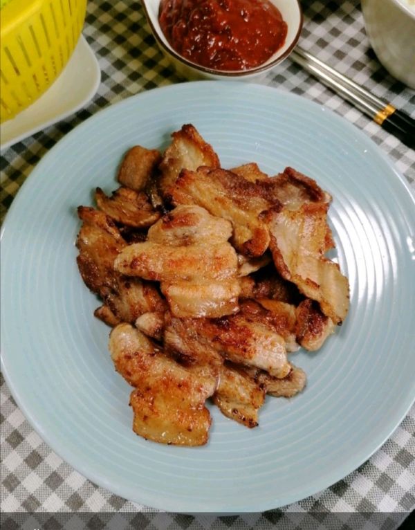 韩国料理煎五花肉