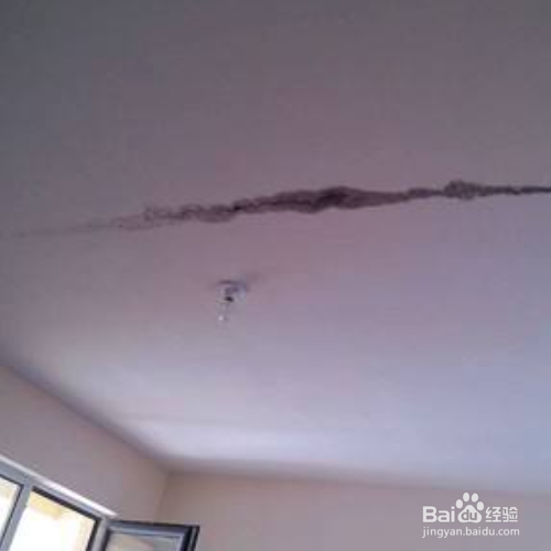 室内屋顶有细长裂缝怎么修补