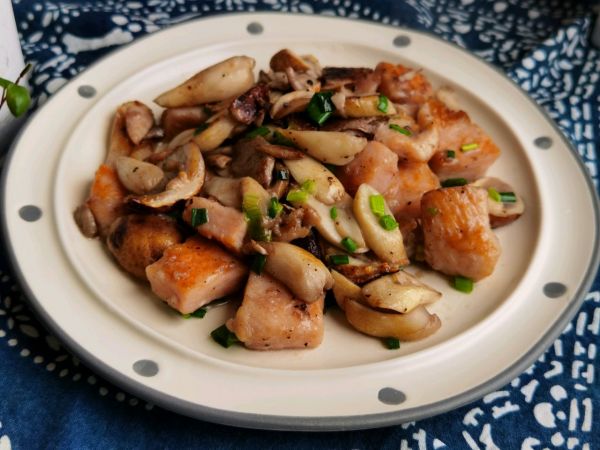 大球盖菇煎鸡胸