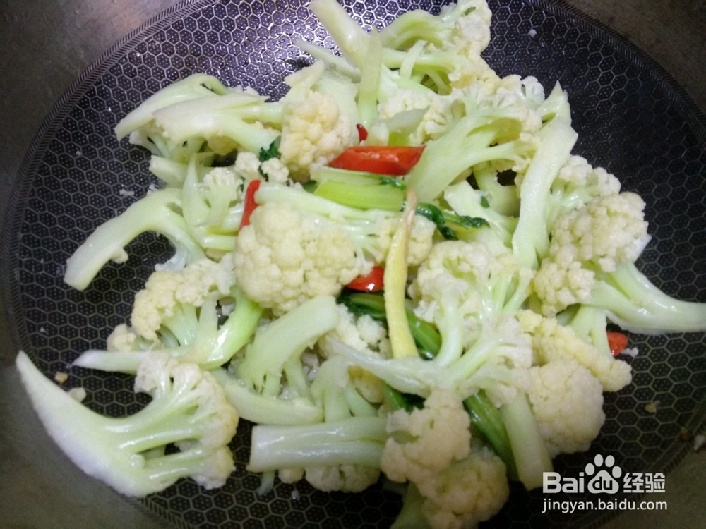 红椒炒花菜的做法