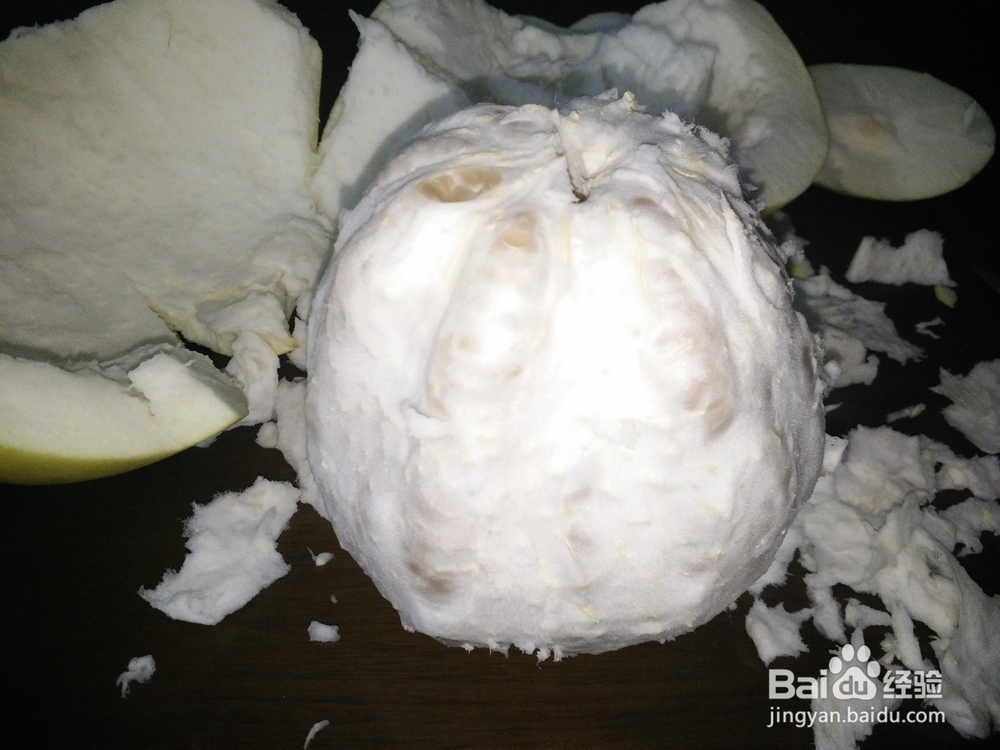 如何轻松剥柚子皮