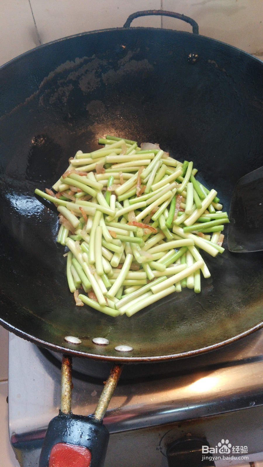 怎样做肉条炒蒜苔好吃？