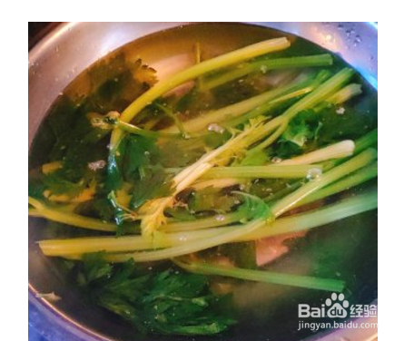 虾球拌芹菜的做法步骤