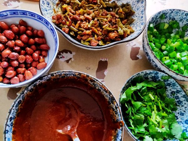 怪味麻酱温拌面