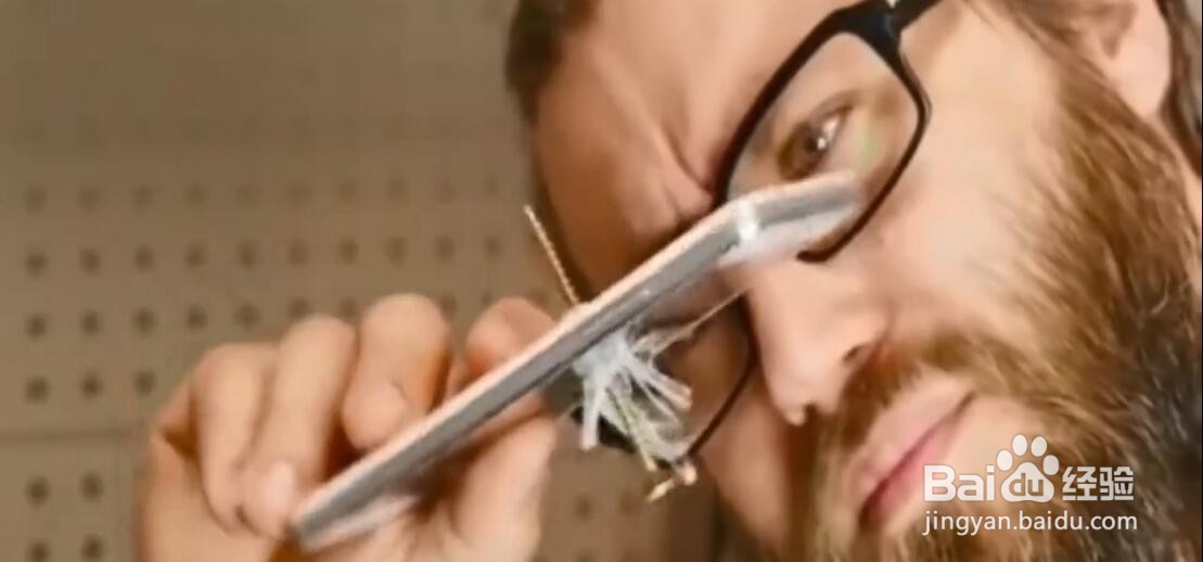 如何用塑料和钉子制作好玩有趣的现象。