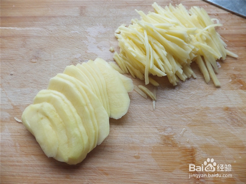 好吃家常菜—双椒土豆丝做法【附自制土豆淀粉】