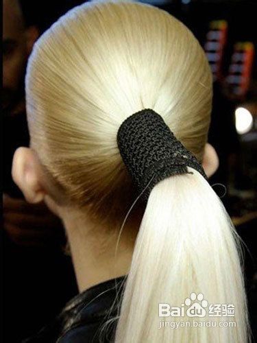 漂亮的发饰可以为你的发型添彩加分