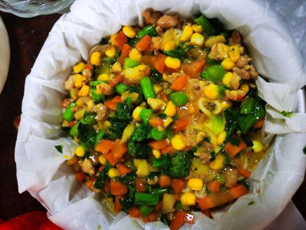 五彩鲜蔬肉粒烤面