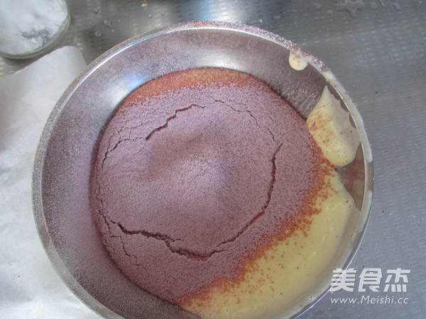 鲜花红曲鸡蛋饼干
