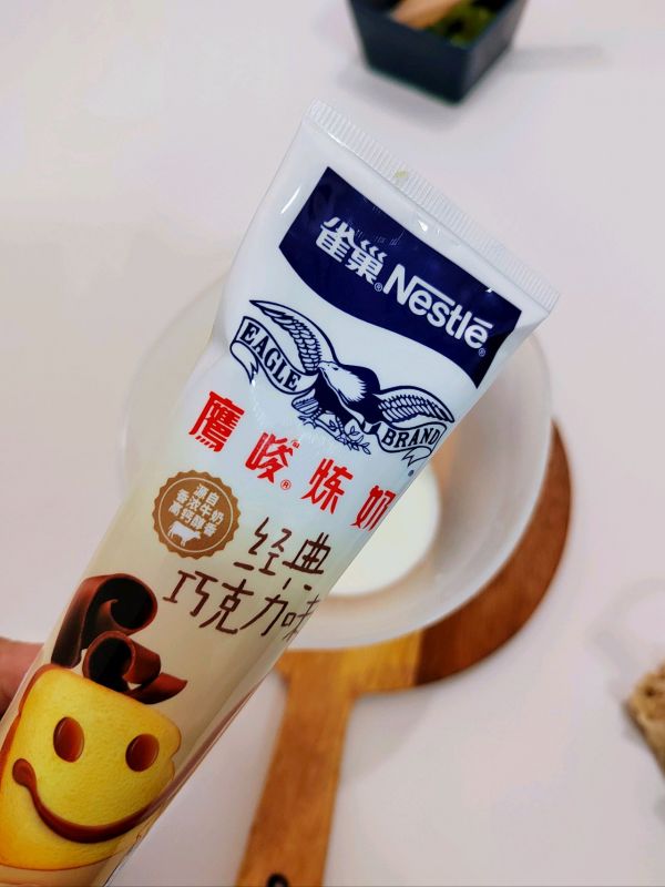 青提炼乳牛奶饮品