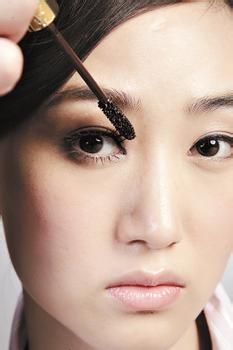 七步刷出纤长迷人睫毛