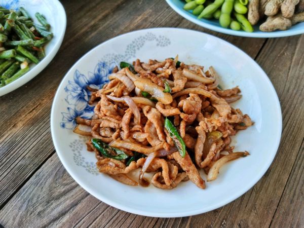 极简青菜肉丝面