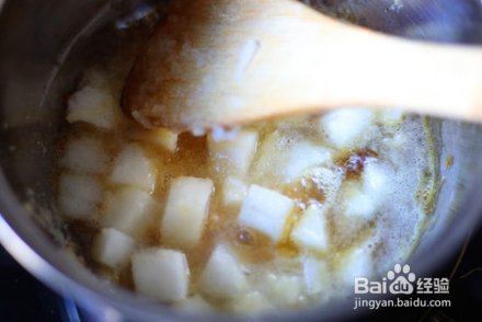 如何做出香气四溢的巧克力慕斯蛋糕？