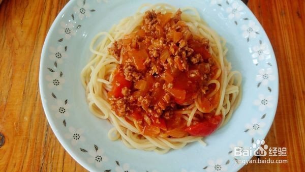 小朋友吃了一大盘的 意大利面+炸薯块