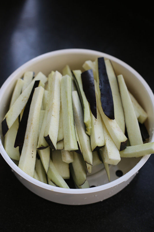 炝拌茄丝的做法，妈妈们学会了吗？