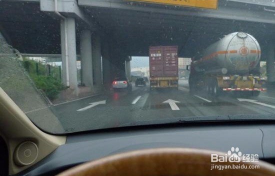 下雨天安全开车常识