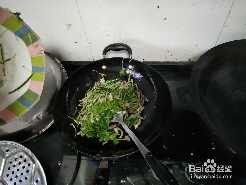 香菜黄瓜丝炒鸭蛋