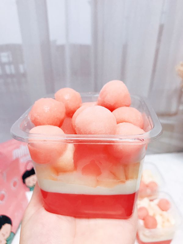粉嫩牛奶蜜桃果冻