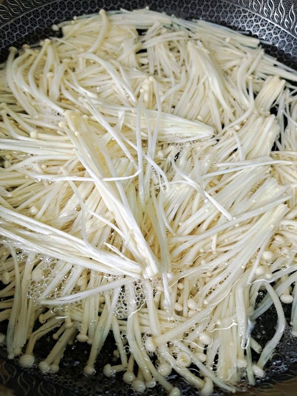 凉拌酸辣金针菇