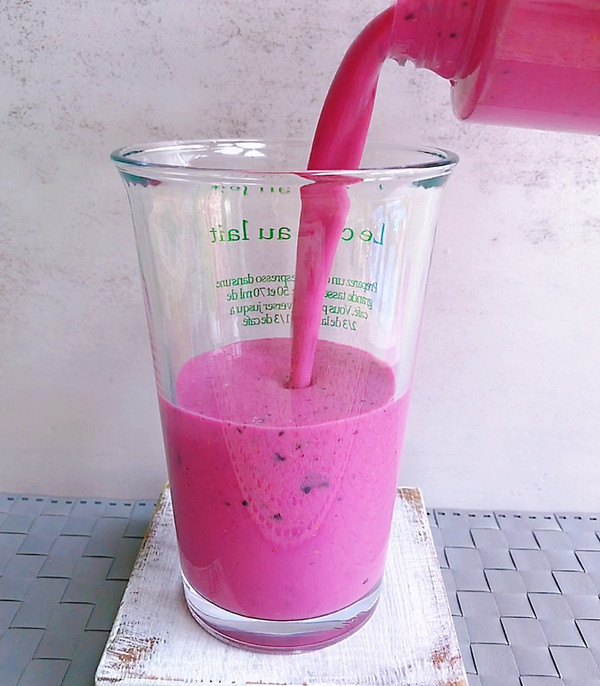 开心果花青素奶昔