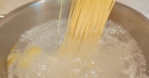 怎样制作营养价值超高的青酱意大利面步骤