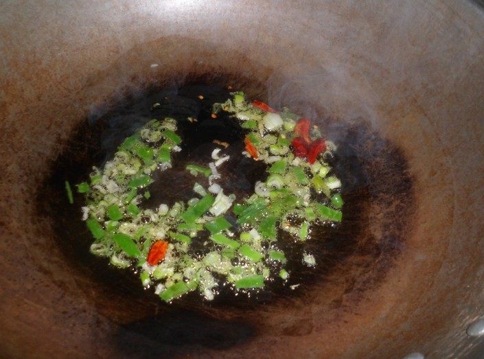 超美味的素炒绿豆芽，每一口都是满满的幸福！