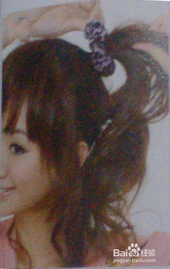 邻家女孩的青春俏丽盘发方法