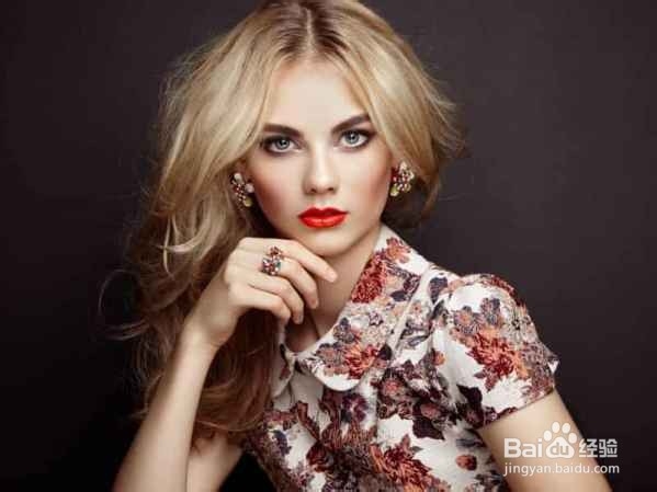 印花裙怎么搭配