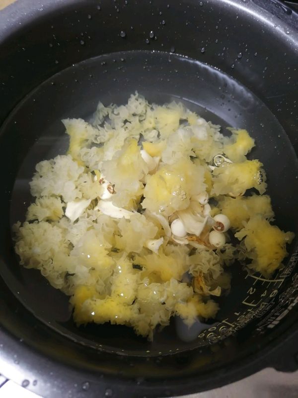 银耳百合莲子羹